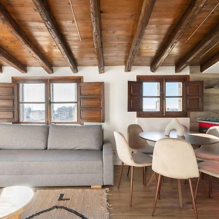Atico Con Terraza En Lavapies Alquiler Temporal Apartment Madrid Exterior foto