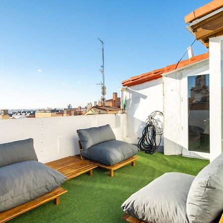 Atico Con Terraza En Lavapies Alquiler Temporal Apartment Madrid Exterior foto